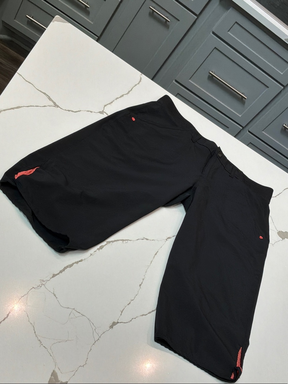 Lee Size 8 Women’s Black Athletic Shorts with Red Accent Knee High Cool